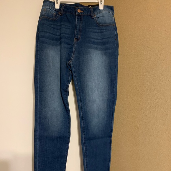Fashion nova mid rise skinny jeans - Picture 2 of 2